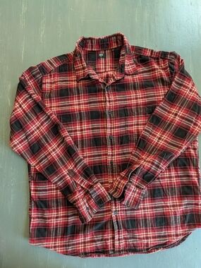 Uniqlo Red and Black Plaid Flannel Button-Down Shirt - Men's XL